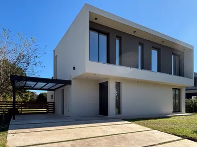 Venta Casa a estrenar · 5 ambientes · Jardín · Pileta · Cantón Norte