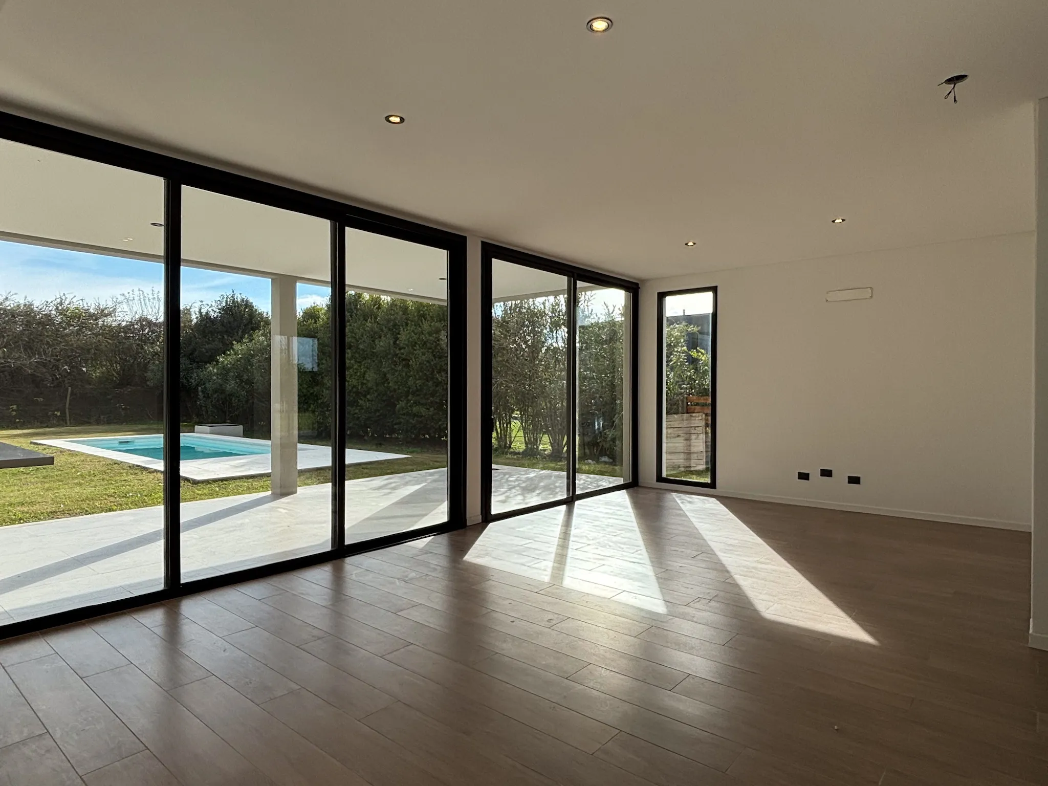 Venta Casa a estrenar · 5 ambientes · Jardín · Pileta · Cantón Norte - Foto 2