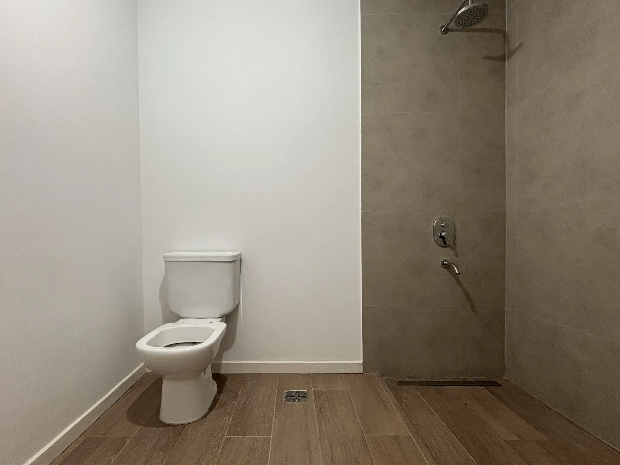 Venta Casa a estrenar · 5 ambientes · Jardín · Pileta · Cantón Norte - Foto 9