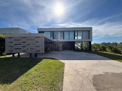 Venta · Exclusiva Casa · 3 dormitorios en Suite · Vistas Abiertas · Santa Catalina · Villanueva