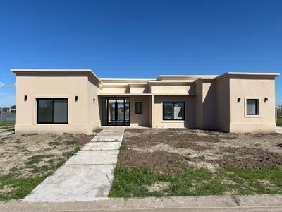 Casa Al Lago a Estrenar · 4 Ambientes · Pileta · San Sebastián · Escobar
