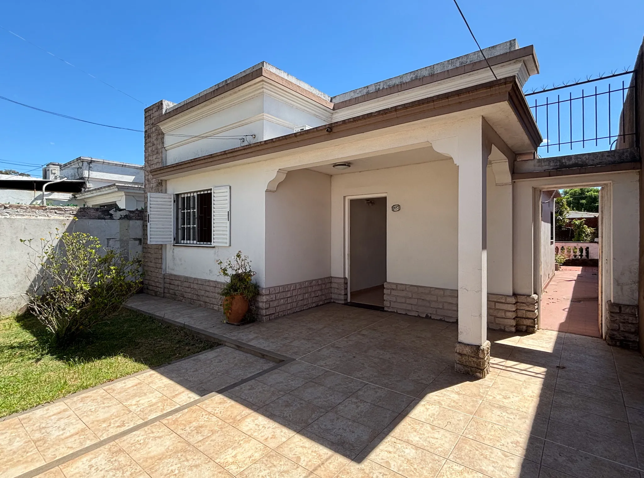 Casa 3 ambientes · Jardín · Cochera · Apto Credito · Zárate - Foto 1