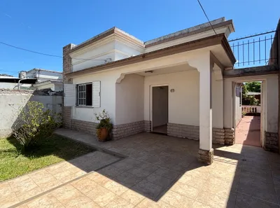 Casa 3 ambientes · Jardín · Cochera · Apto Credito · Zárate