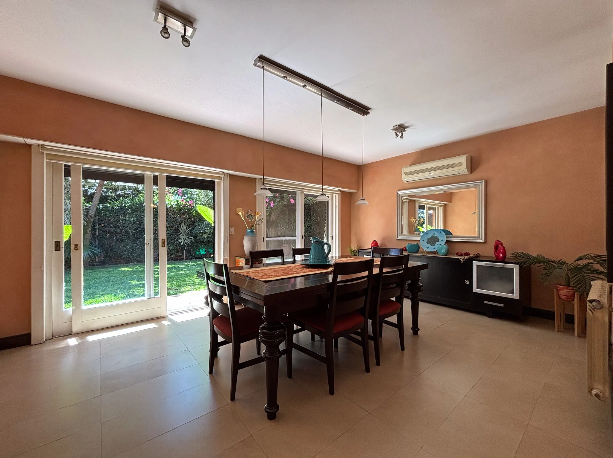 Venta Casa · 7 ambientes · Pileta · Quincho · Lomas de San Isidro - Foto 1