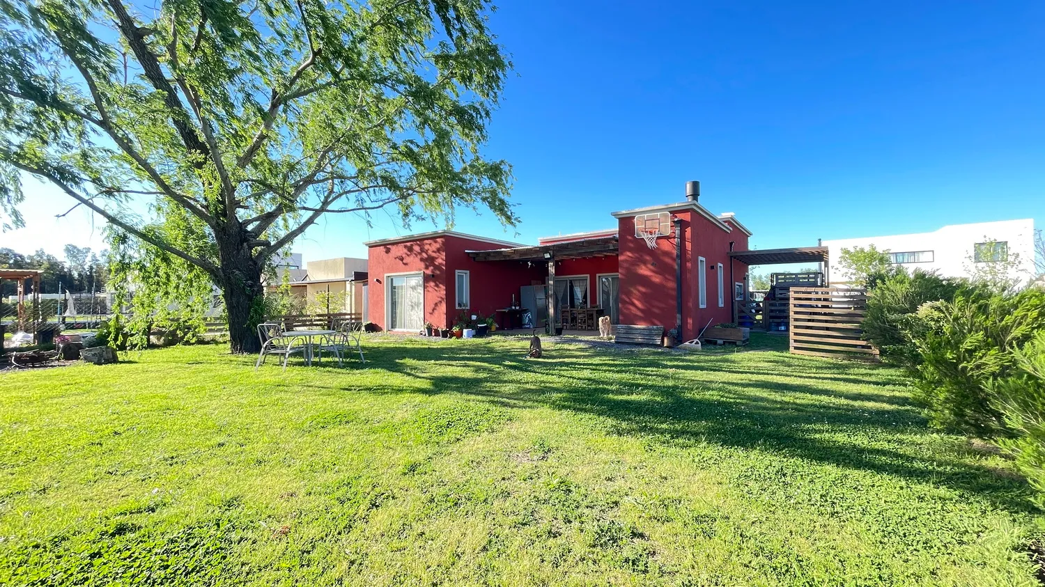 Venta Casa · 3 Dormitorios · Galeria con Parrilla · Jardin · Santa Isabel Etapa 2 - Foto 2
